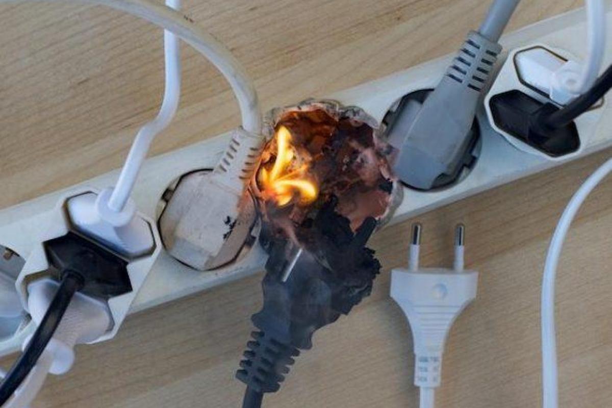 Жителей Лисичанска и Приволья скачок в электросети оставил без бытовой техники: как добиться компенсации Жителей Лисичанска и Приволья скачок в электросети оставил без бытовой техники: как добиться компенсации