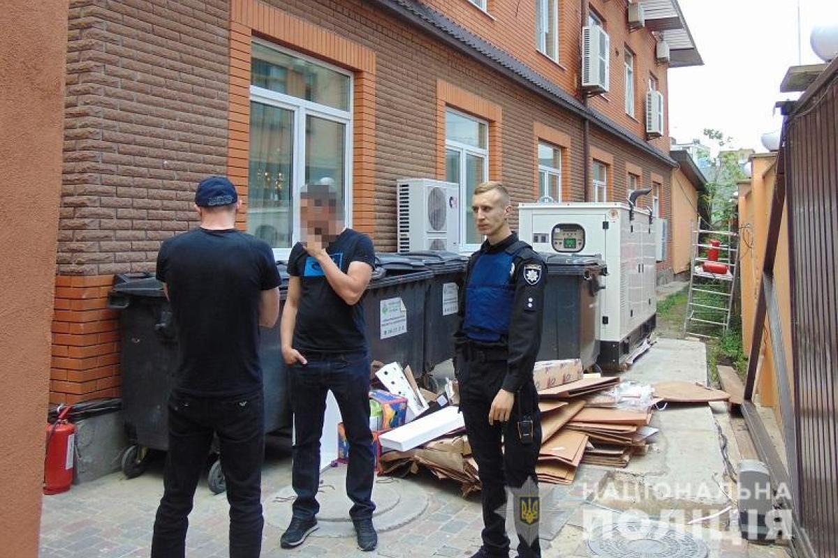 В Киеве на отель напала группа людей в балаклавах: есть задержанные и пострадавшие