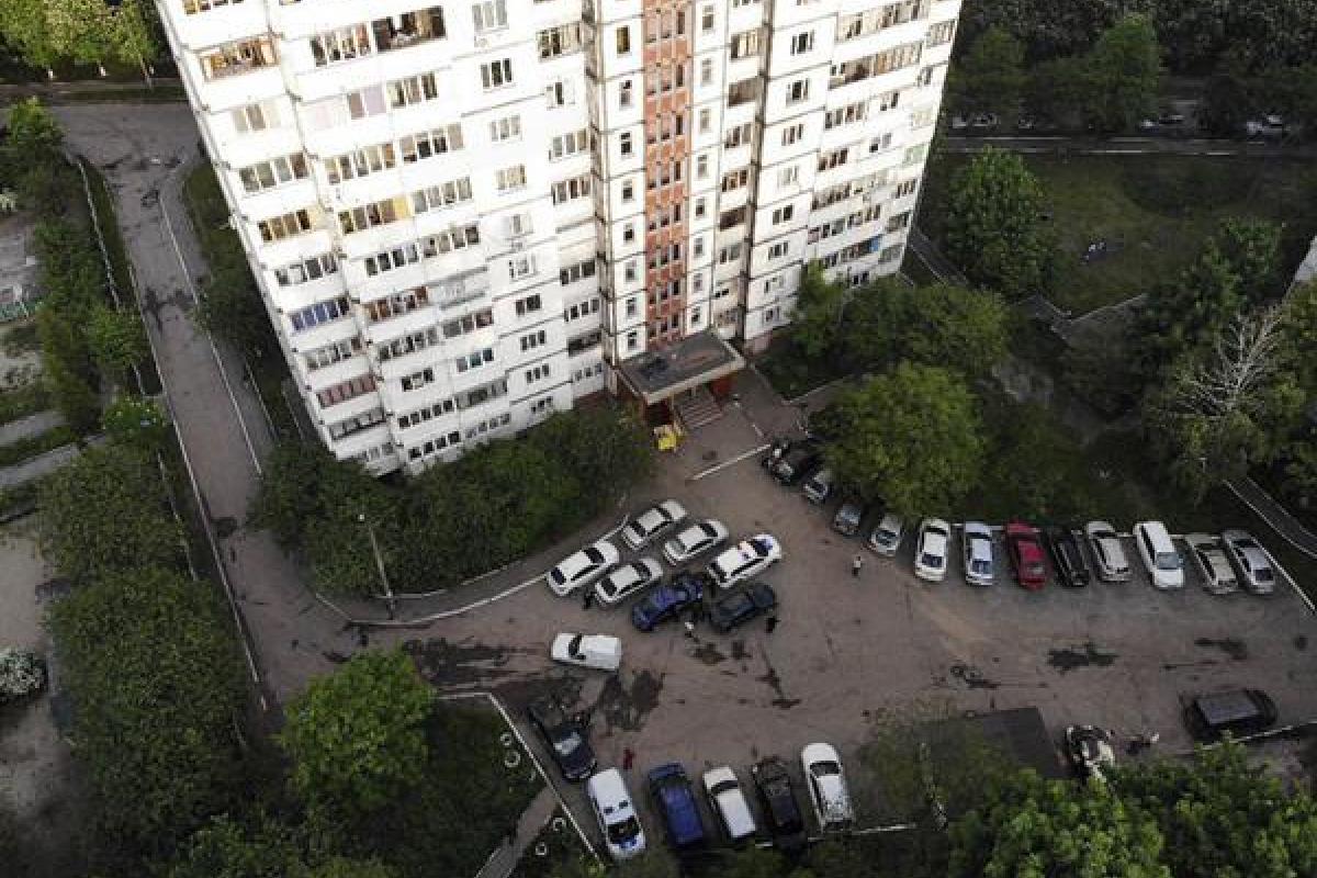 Смертельное ЧП: В Киеве из 16-этажного дома выпал 17-летний парень