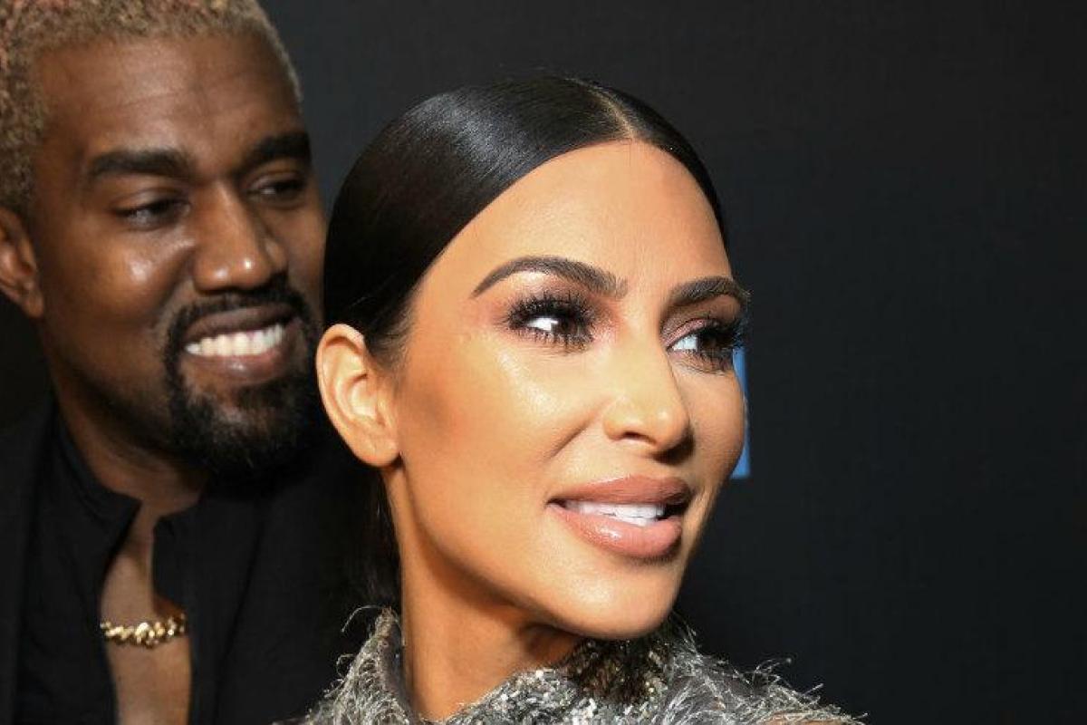 Ким Кардашьян показала новорожденного сына и рассекретила имя малыша