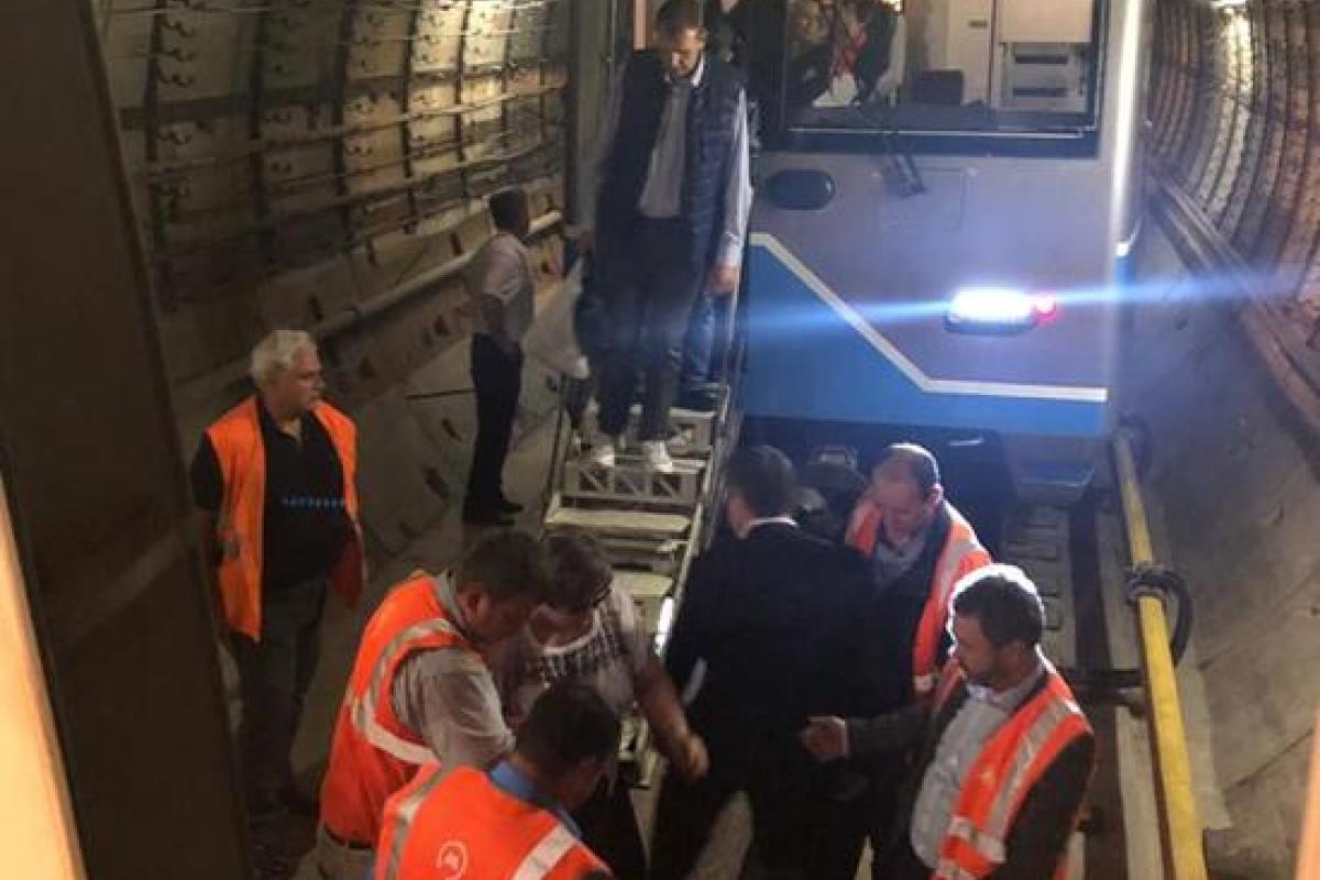 ЧП в Москве: Более тысячи пассажиров метро на несколько часов застряли под землей