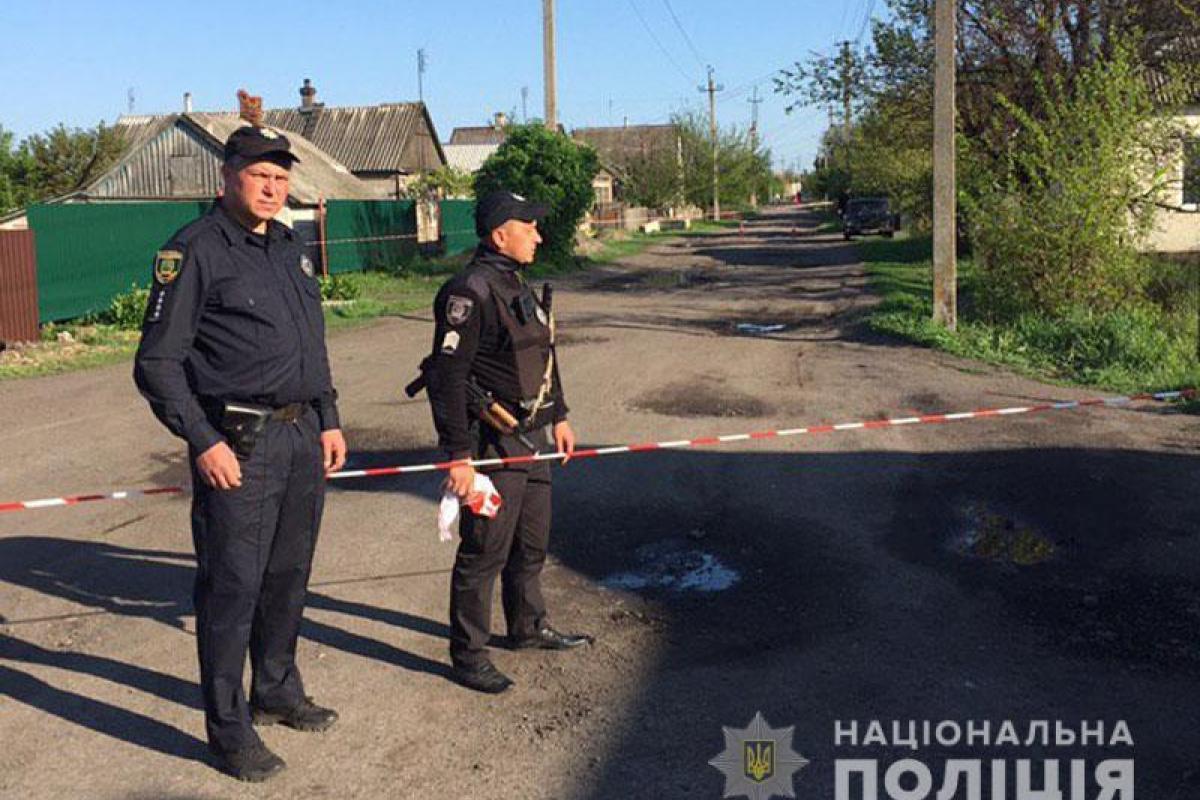 В Донецкой области погиб молодой мужчина, решивший разобрать найденный снаряд В Донецкой области погиб молодой мужчина, решивший разобрать найденный снаряд