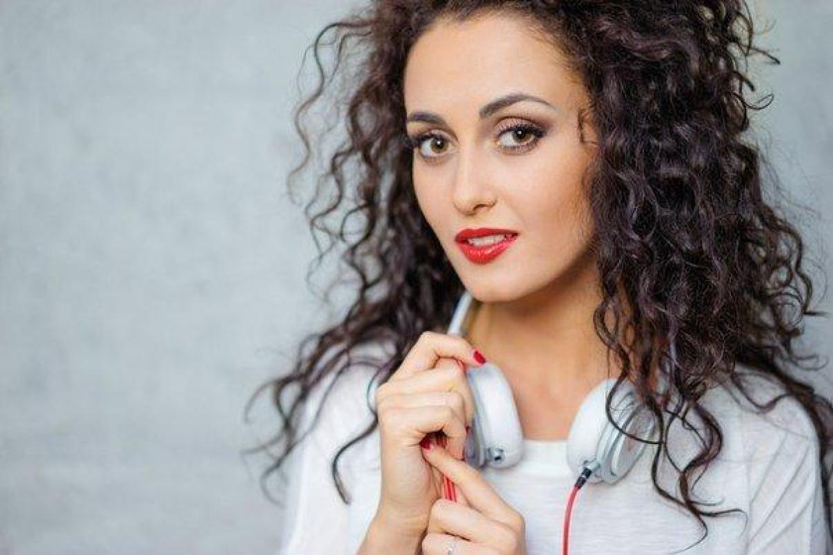 Украинская певица стала женой французского панка: неожиданные свадебные фото