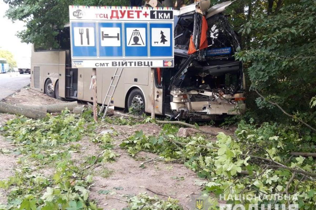 В Хмельницкой области автобус международного сообщения влетел в фуру: есть жертвы В Хмельницкой области автобус международного сообщения влетел в фуру: есть жертвы