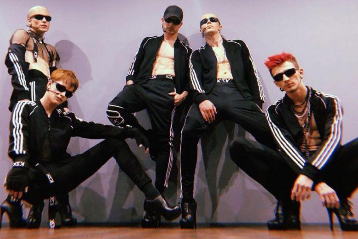 Мужчины на каблуках с великолепной растяжкой: Группа KAZAKY представила новый клип
