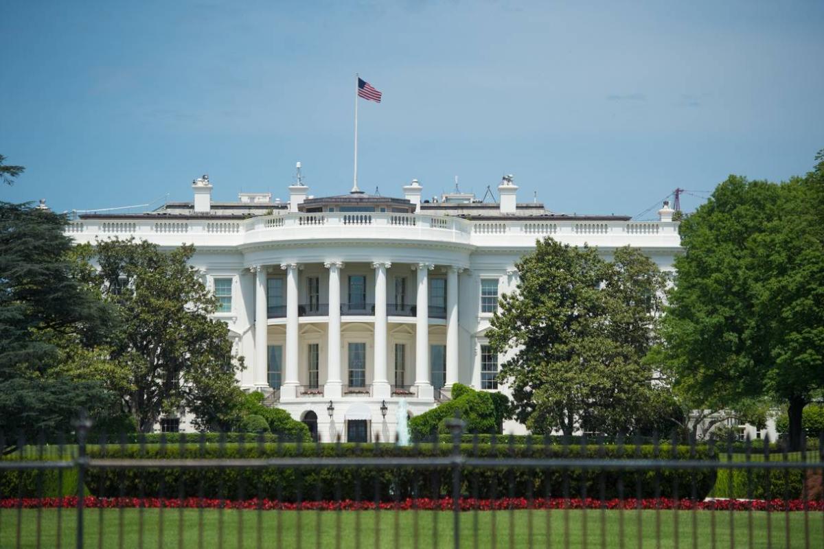 В Вашингтоне стреляли в мужчину, который пытался прорваться к Белому дому