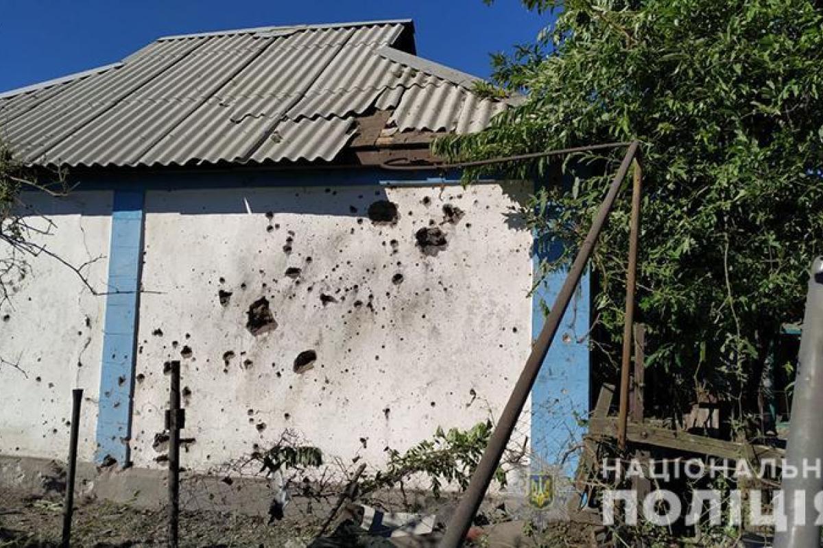 Боевики обстреляли жилые кварталы прифронтовой Авдеевки: повреждены дома Боевики обстреляли жилые кварталы прифронтовой Авдеевки: повреждены дома