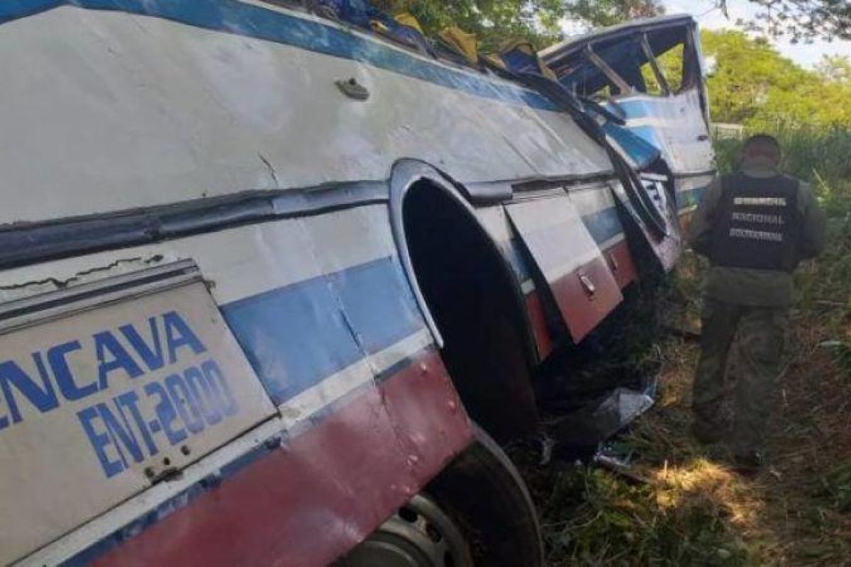 В Венесуэле разбился рейсовый автобус: погибло 16 человек, много раненых