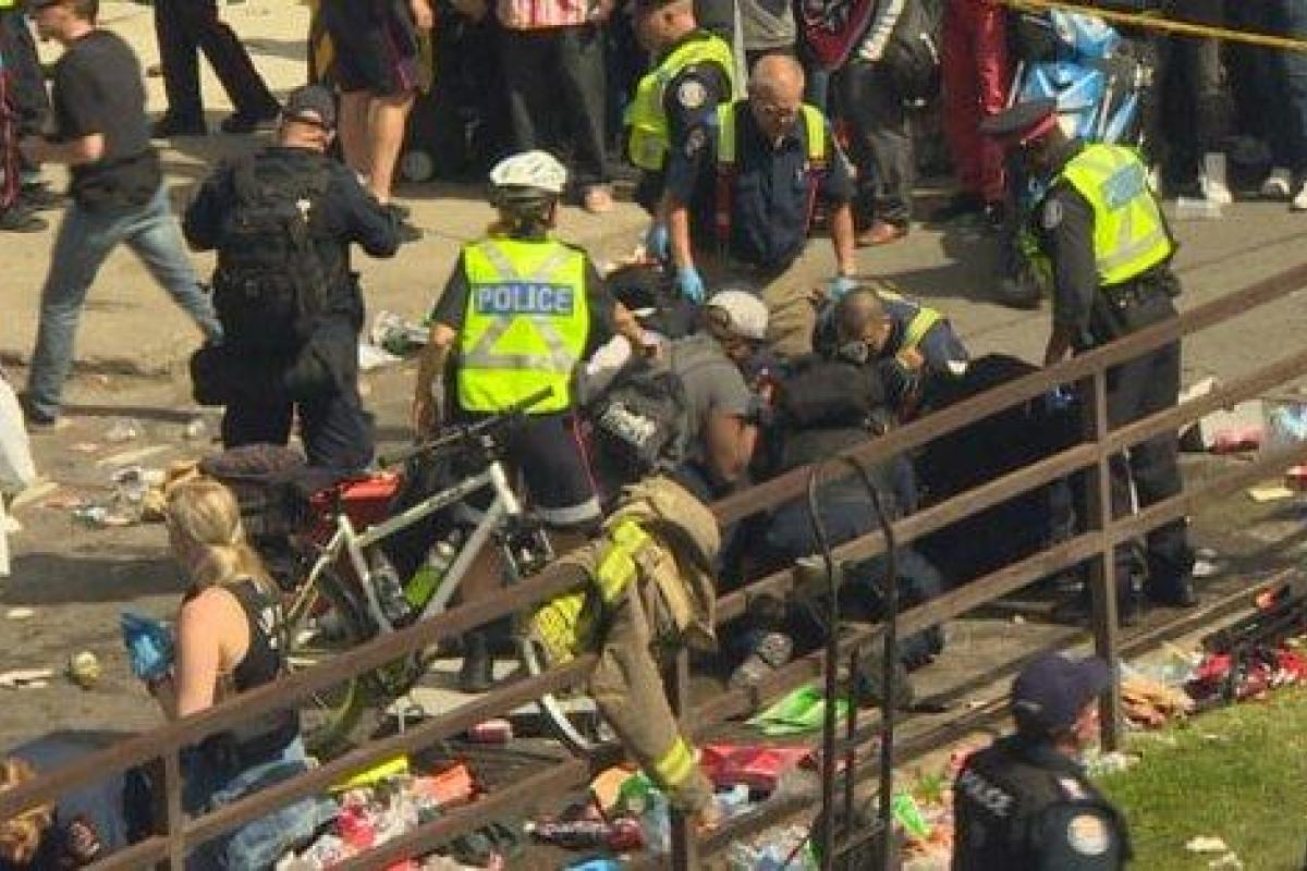 В Торонто на параде в честь команды Raptors прогремели выстрелы