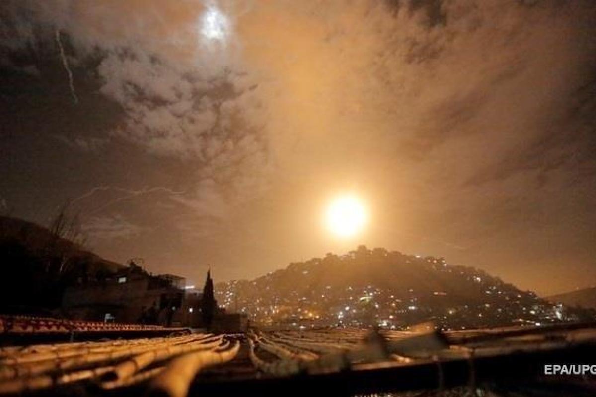 Израиль нанес массированный ракетный удар по Дамаску и Хомсу Израиль нанес массированный ракетный удар по Дамаску и Хомсу