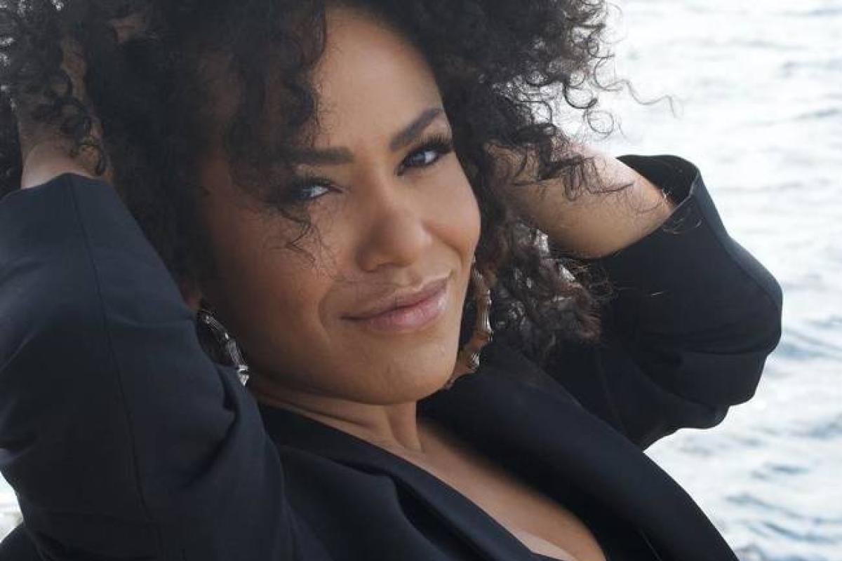 Певица Гайтана поделилась редким совместным снимком с мужем