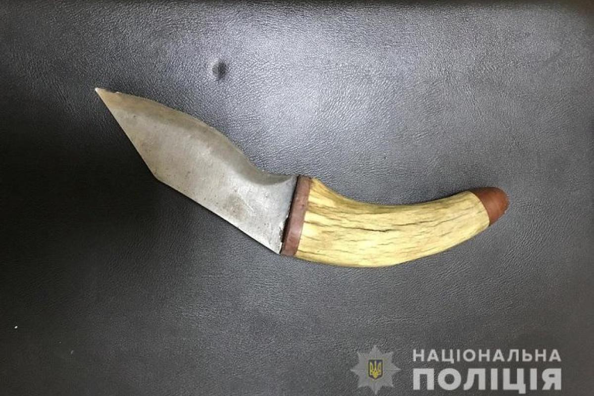 В Киеве на детской площадке пьяный мужчина ножом порезал ребенка В Киеве на детской площадке пьяный мужчина ножом порезал ребенка