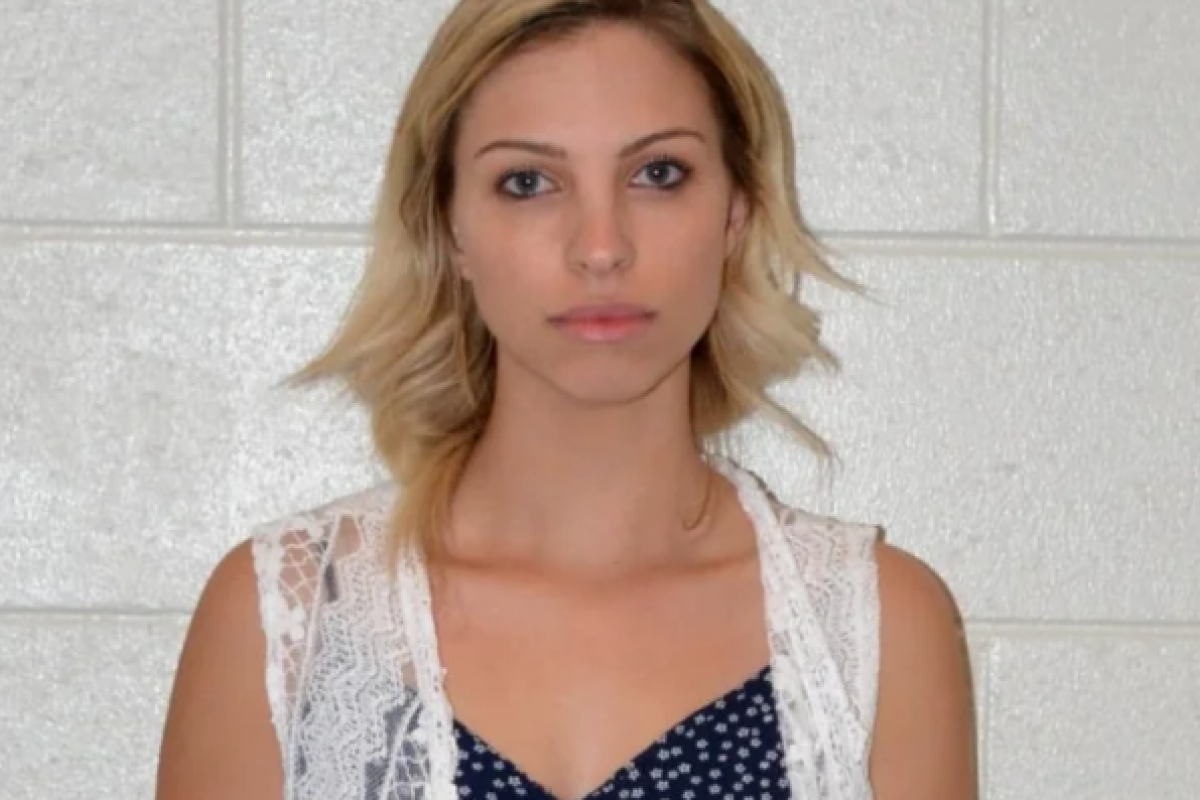 В США учительницу за секс с 13-летним учеником на 20 лет посадили за решетку В США учительницу за секс с 13-летним учеником на 20 лет посадили за решетку