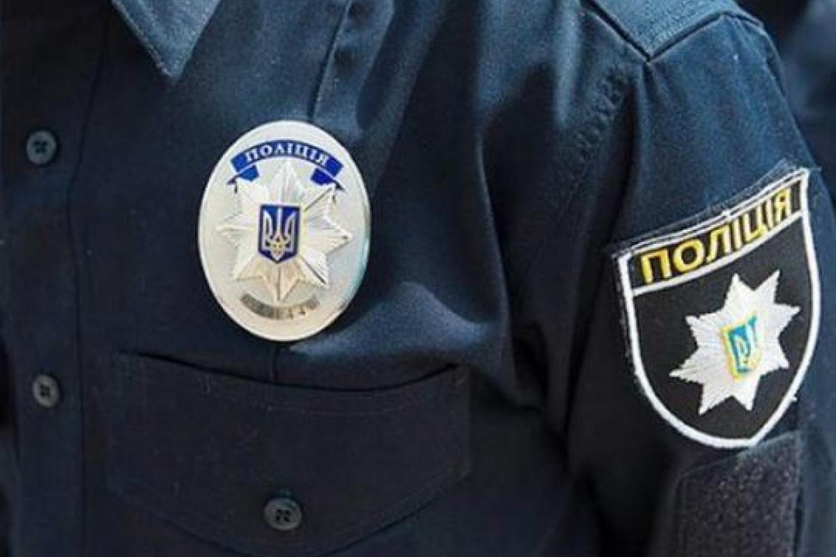 В Лисичанске патрульные обнаружили 3-летнюю девочку, которая одна гуляла по ночному городу