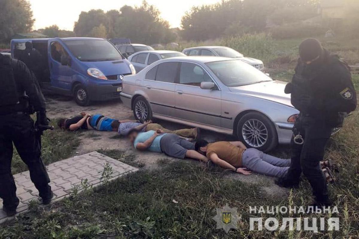 В Хмельницком полиция сорвала "криминальную сходку": задержаны 19 человек В Хмельницком полиция сорвала "криминальную сходку": задержаны 19 человек