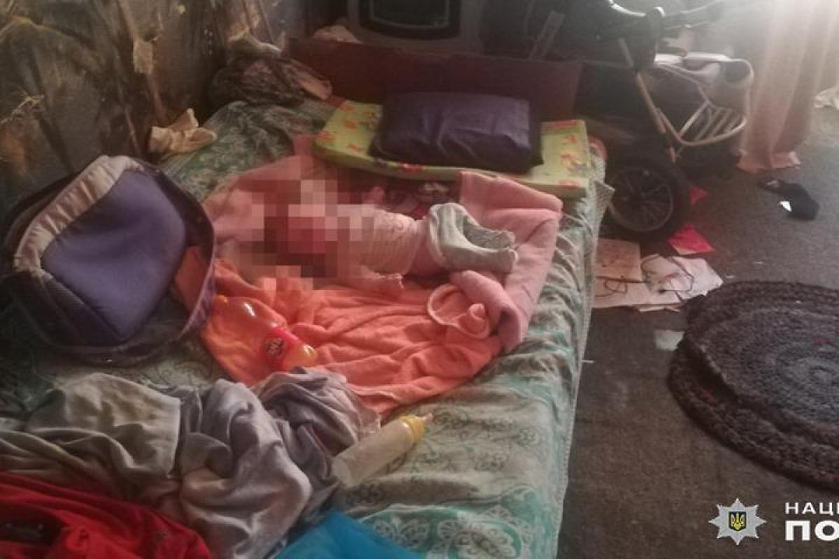 В Лисичанске полиция изъяла двух малышей у пьяных горе-родителей В Лисичанске полиция изъяла двух малышей у пьяных горе-родителей