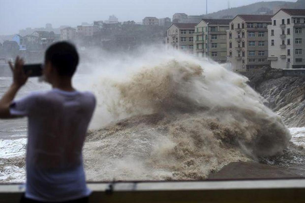 На Японию обрушился тайфун "Кроса": есть жертвы, растет количество пострадавших