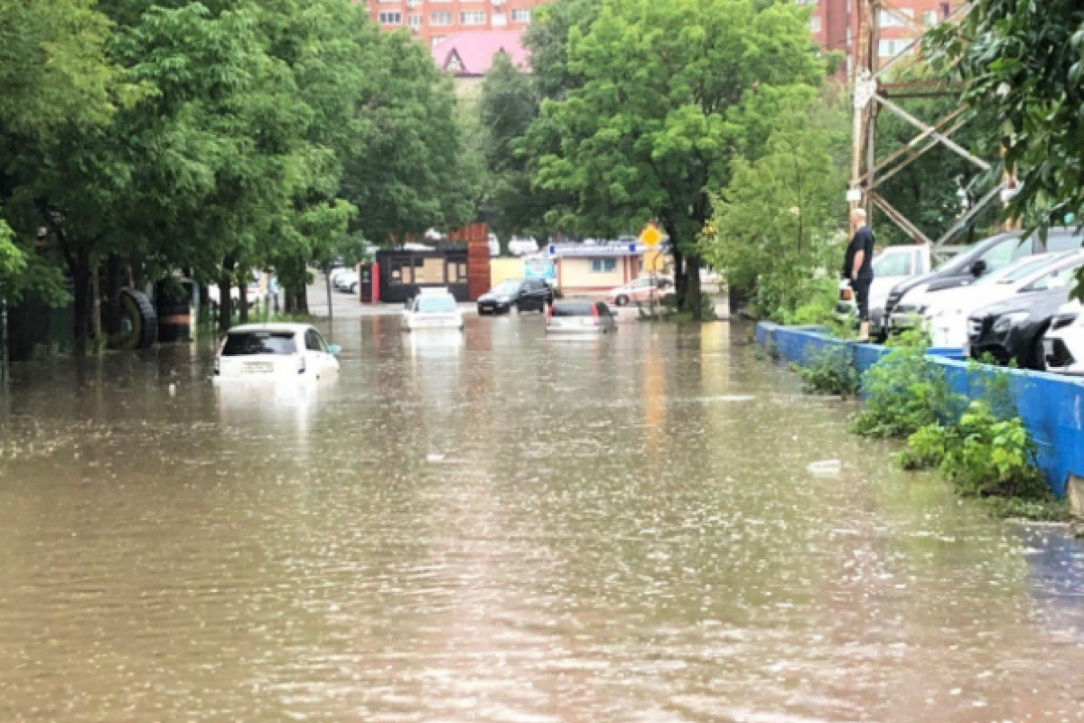 Российский Владивосток ушел под воду после мощного ливня
