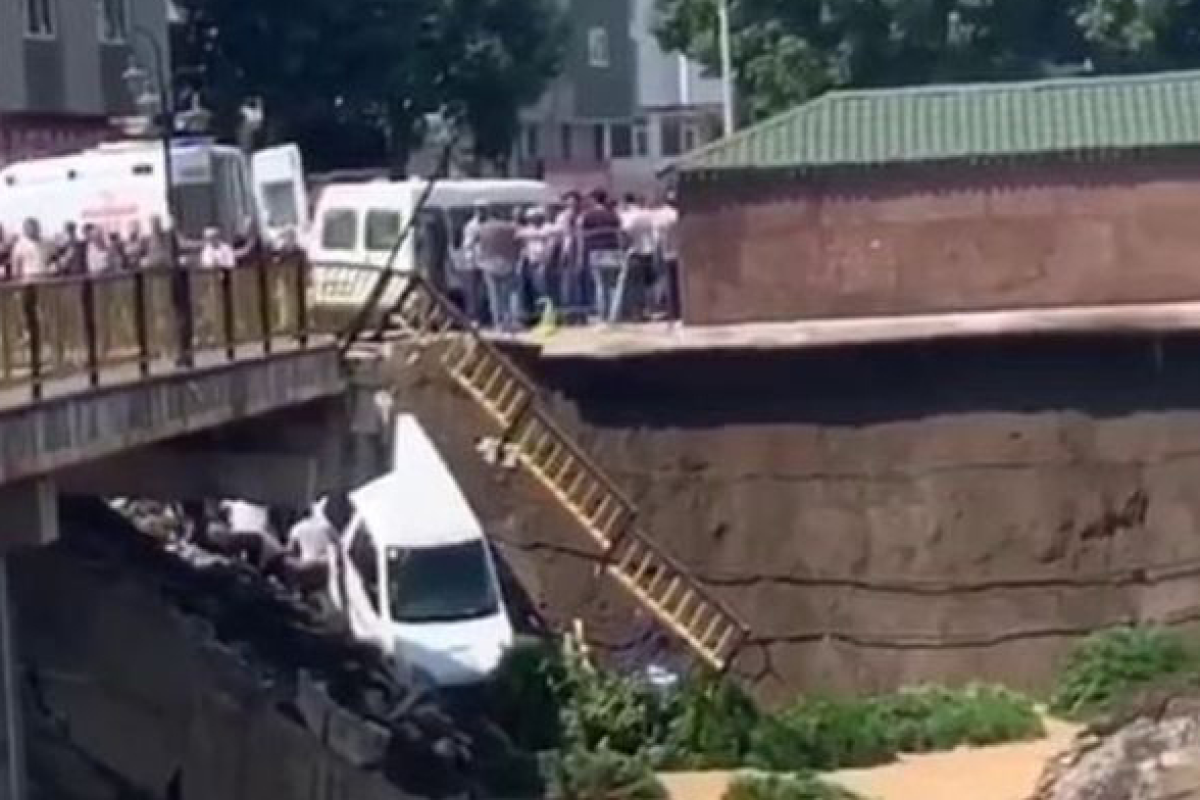 В Турции обрушился мост: есть пострадавшие