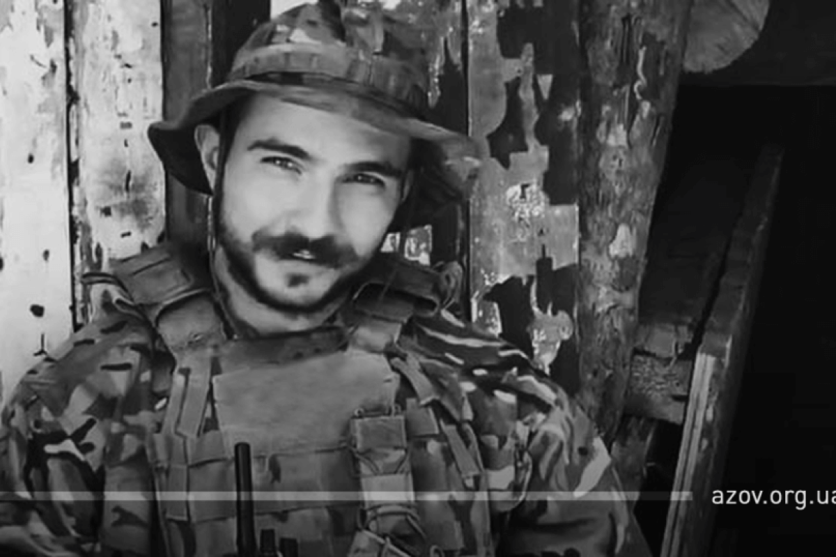 Боевики отдали украинской стороне тело погибшего бойца "Азова" Боевики отдали украинской стороне тело погибшего бойца "Азова"