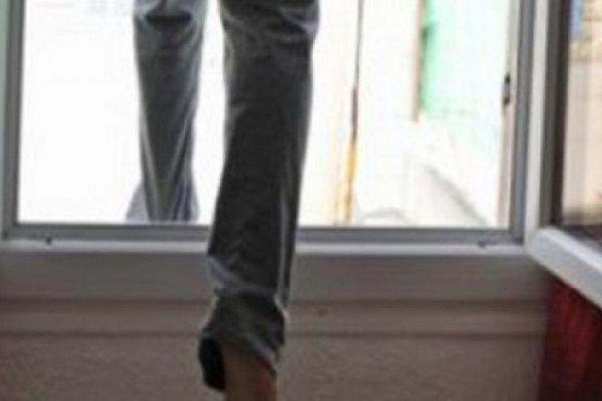 Смертельный полет: В Варшаве самоубийца, выпрыгнув с 18 этажа, упал на молодого украинца