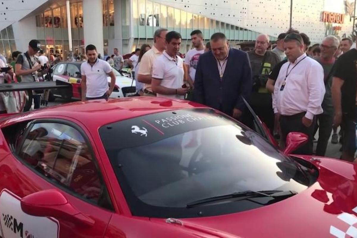 В Румынии гоночное авто влетело в толпу зрителей: пострадали 6 человек В Румынии гоночное авто влетело в толпу зрителей: пострадали 6 человек