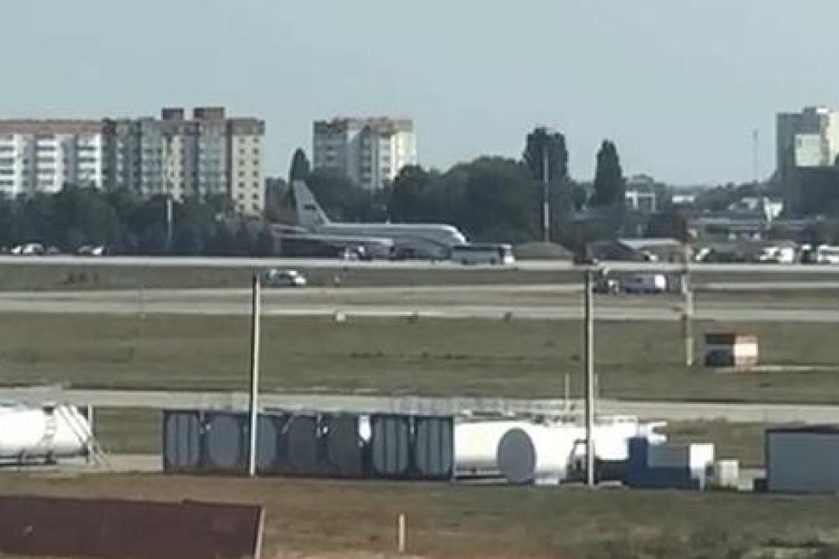 В аэропорту "Борисполь" приземлился российский спецборт "Ту-204-300" В аэропорту "Борисполь" приземлился российский спецборт "Ту-204-300"