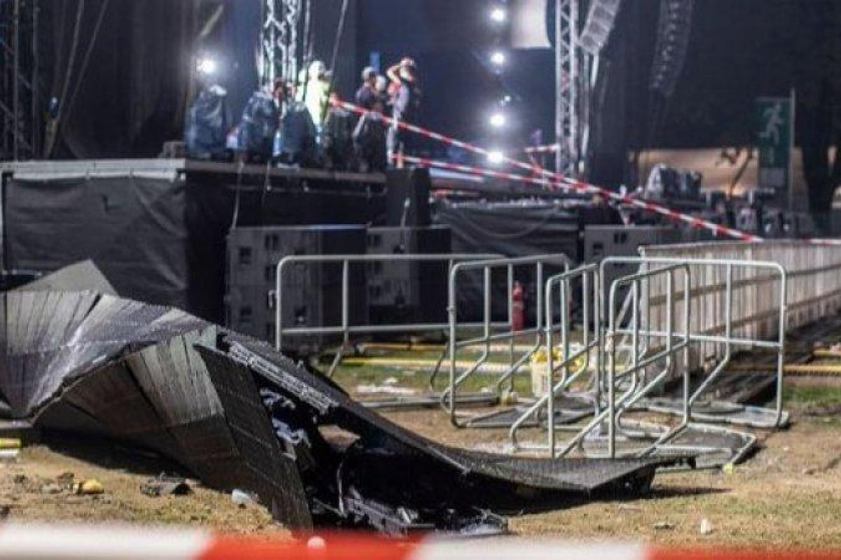 В Германии во время концерта на зрителей обрушилась сцена: есть пострадавшие