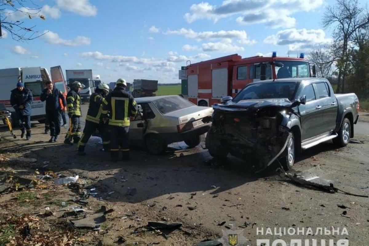 Смертельный лобовой удар: в результате столкновения Toyota Hilux и "ВАЗ" погибли 2 человека Смертельный лобовой удар: в результате столкновения Toyota Hilux и "ВАЗ" погибли 2 человека