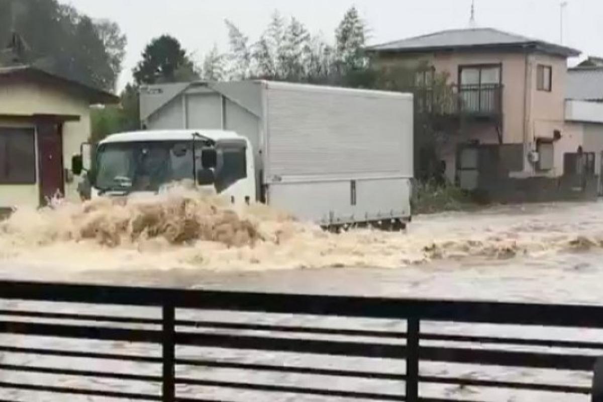В Японии жертвами наводнения стали 10 человек