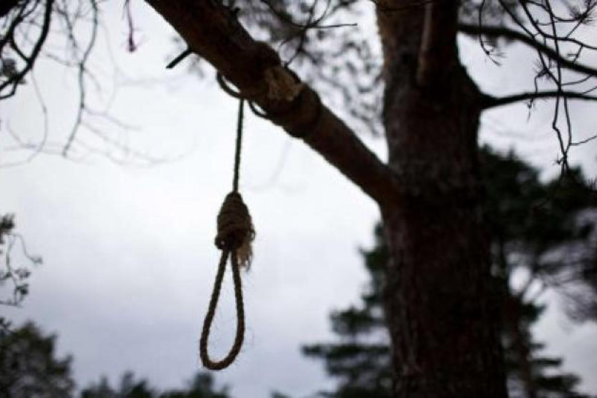 В Одессе нашли повешенной 13-летнюю девочку В Одессе нашли повешенной 13-летнюю девочку