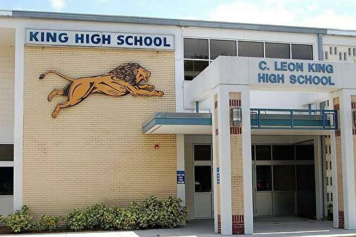 В США на территории школы обнаружили старое кладбище В США на территории школы обнаружили старое кладбище