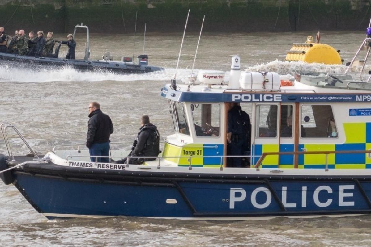 В Британии задержано судно с российскими моряками из Крыма В Британии задержано судно с российскими моряками из Крыма