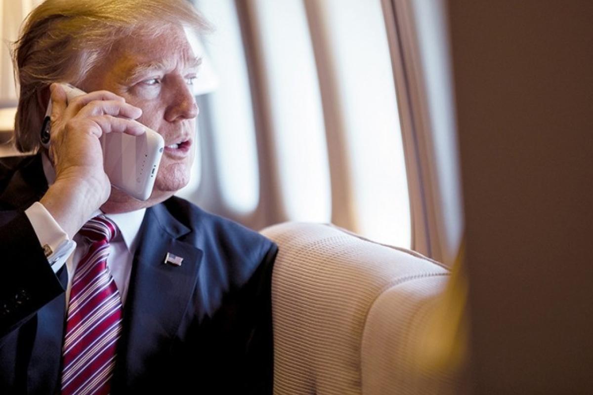 Во время тайной поездки в Афганистан у Трампа отобрали смартфон Во время тайной поездки в Афганистан у Трампа отобрали смартфон