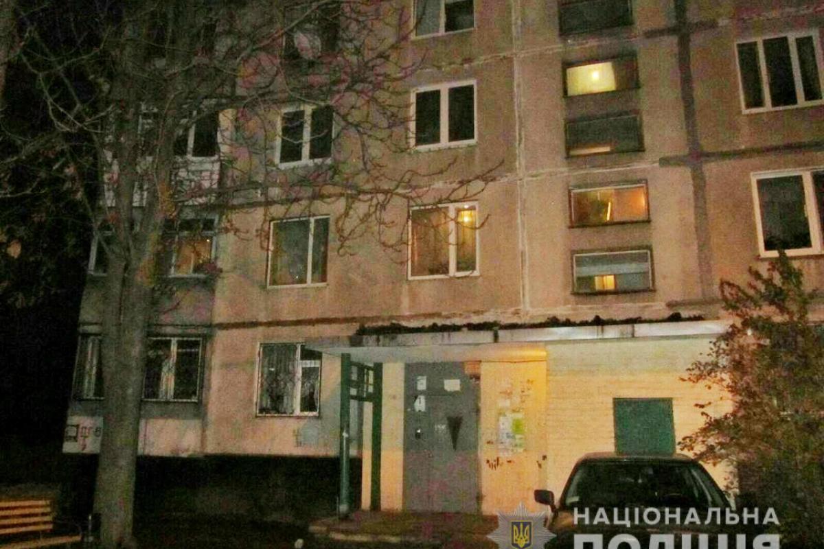 В Харькове неизвестные бросили "коктейль Молотова"​ на балкон квартиры: есть пострадавший