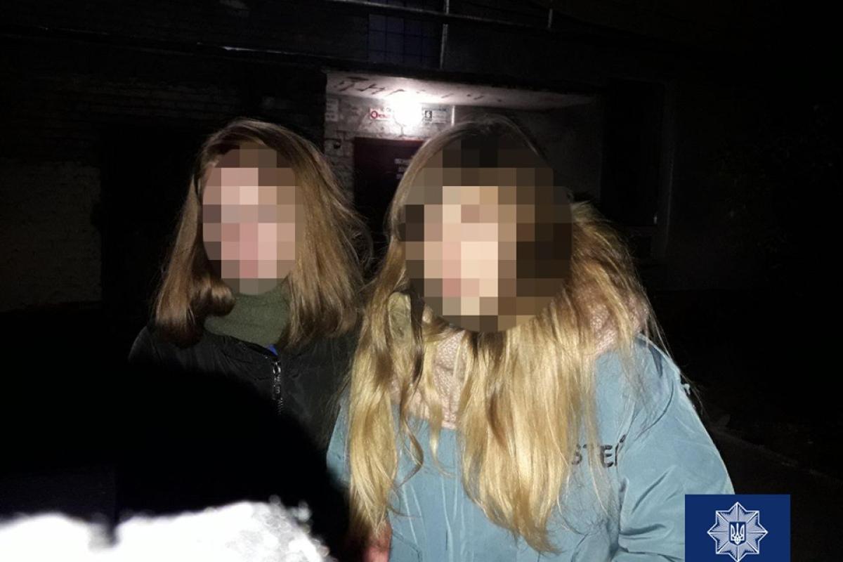 "Молодые да ранние": В Северодонецке патрульные задержали 13-летних девочек с марихуаной "Молодые да ранние": В Северодонецке патрульные задержали 13-летних девочек с марихуаной