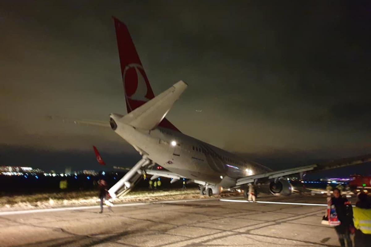 ЧП в аэропорту "Одесса": Boeing авиакомпании Turkish Airlines совершил аварийную посадку ЧП в аэропорту "Одесса": Boeing авиакомпании Turkish Airlines совершил аварийную посадку