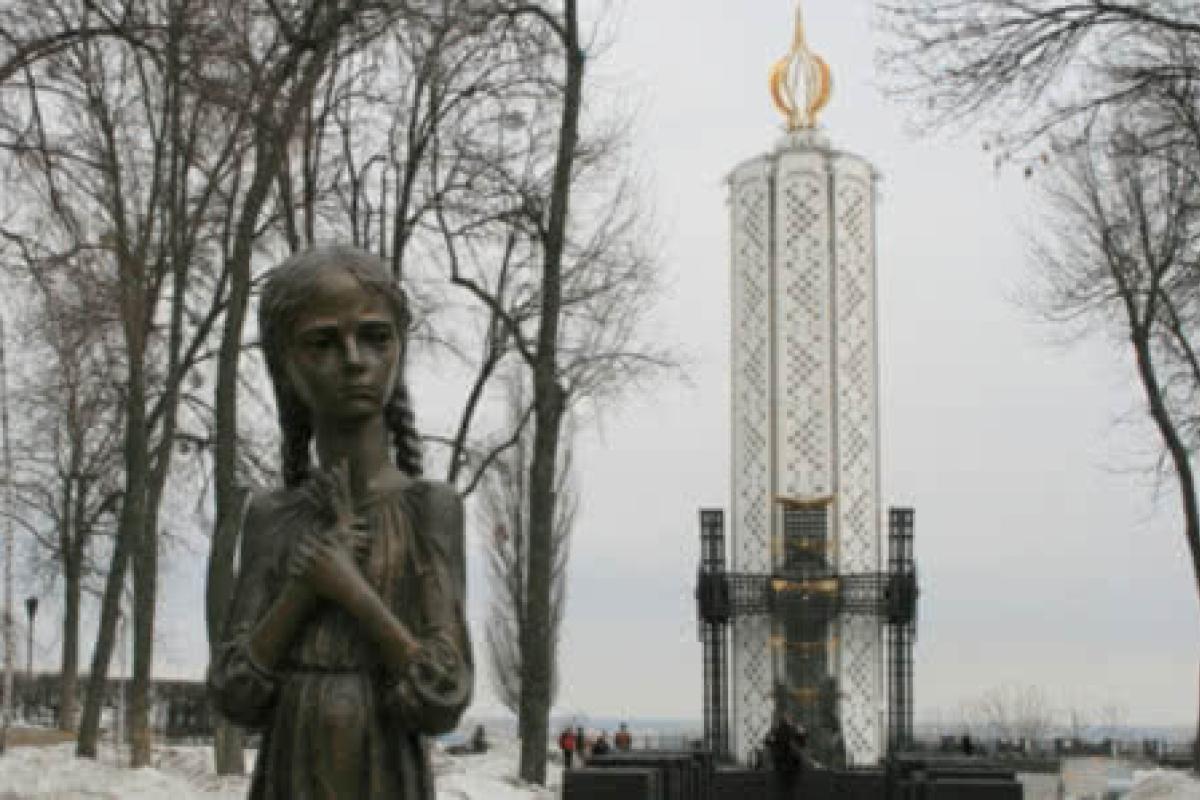В Украине отмечают День памяти жертв Голодоморов В Украине отмечают День памяти жертв Голодоморов