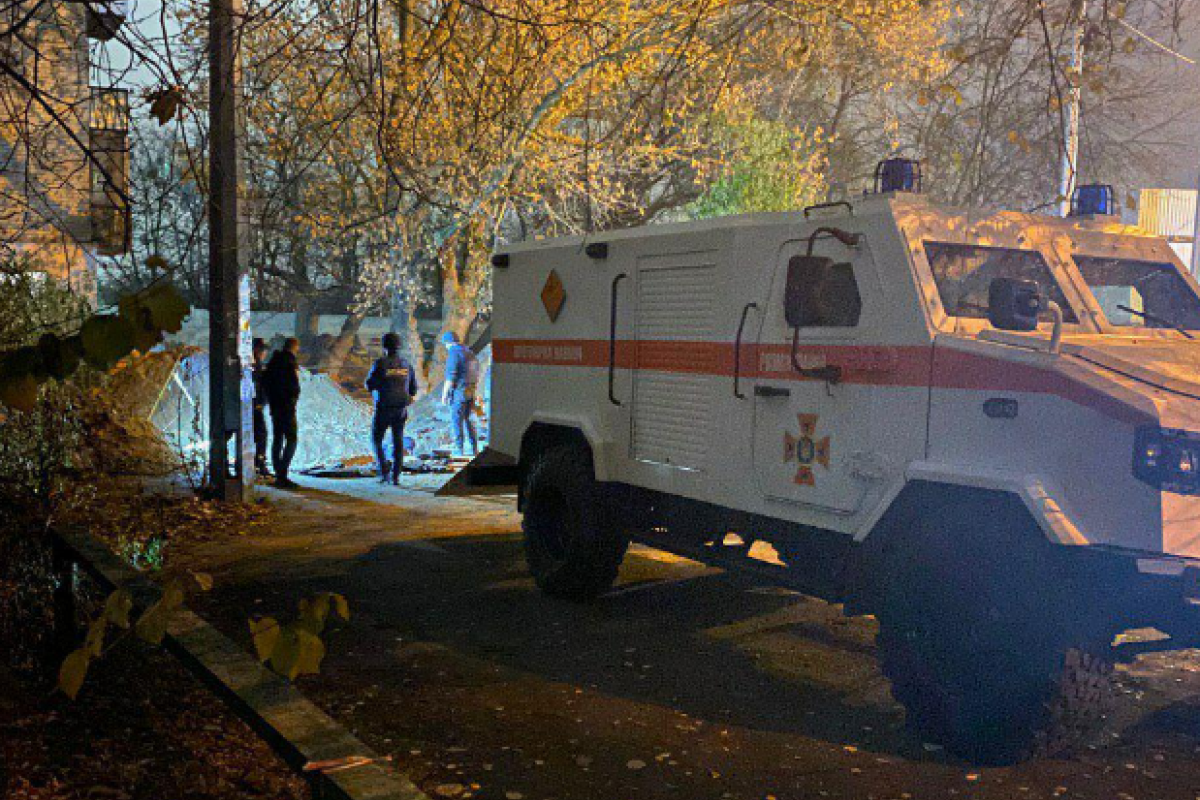 В Киеве возле Шулявского моста обнаружен склад боеприпасов В Киеве возле Шулявского моста обнаружен склад боеприпасов