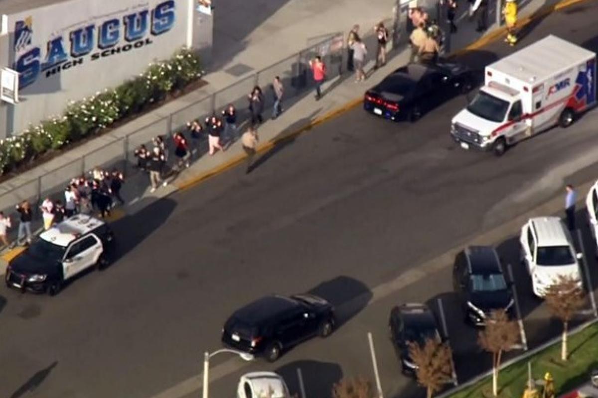 В Калифорнии в школе застрелены два ученика, есть раненые