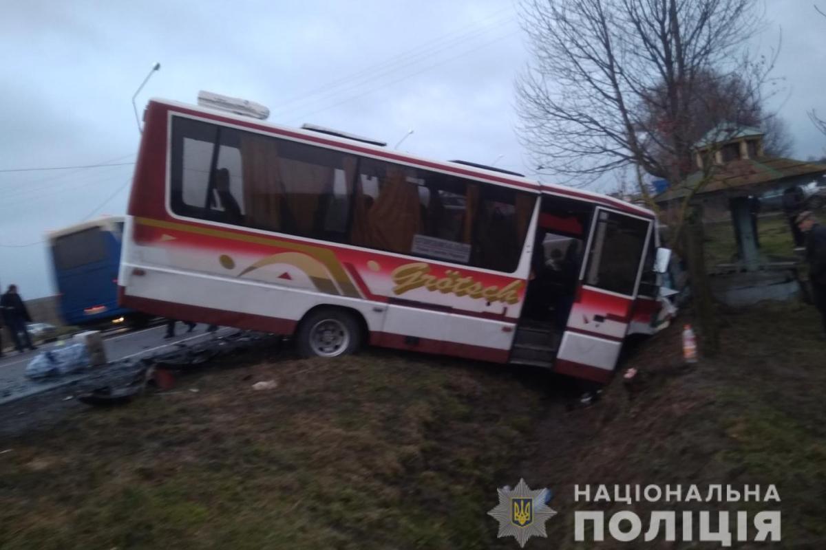 На Волыни в ДТП с участием рейсового автобуса пострадали 8 человек