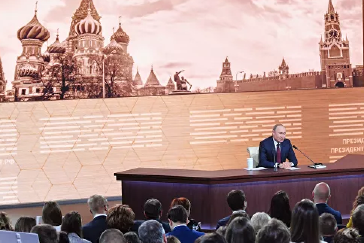 Путин проводит большую ежегодную пресс-конференцию для журналистов Путин проводит большую ежегодную пресс-конференцию для журналистов