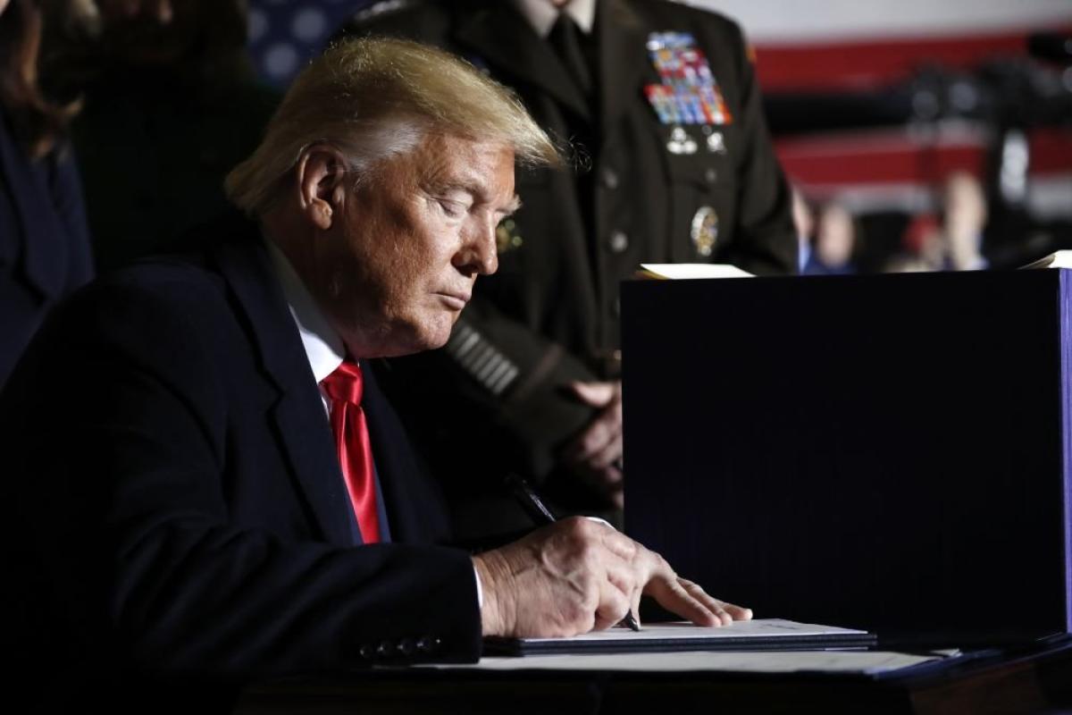 Санкции против России и помощь Украине: Трамп подписал оборонный бюджет США
