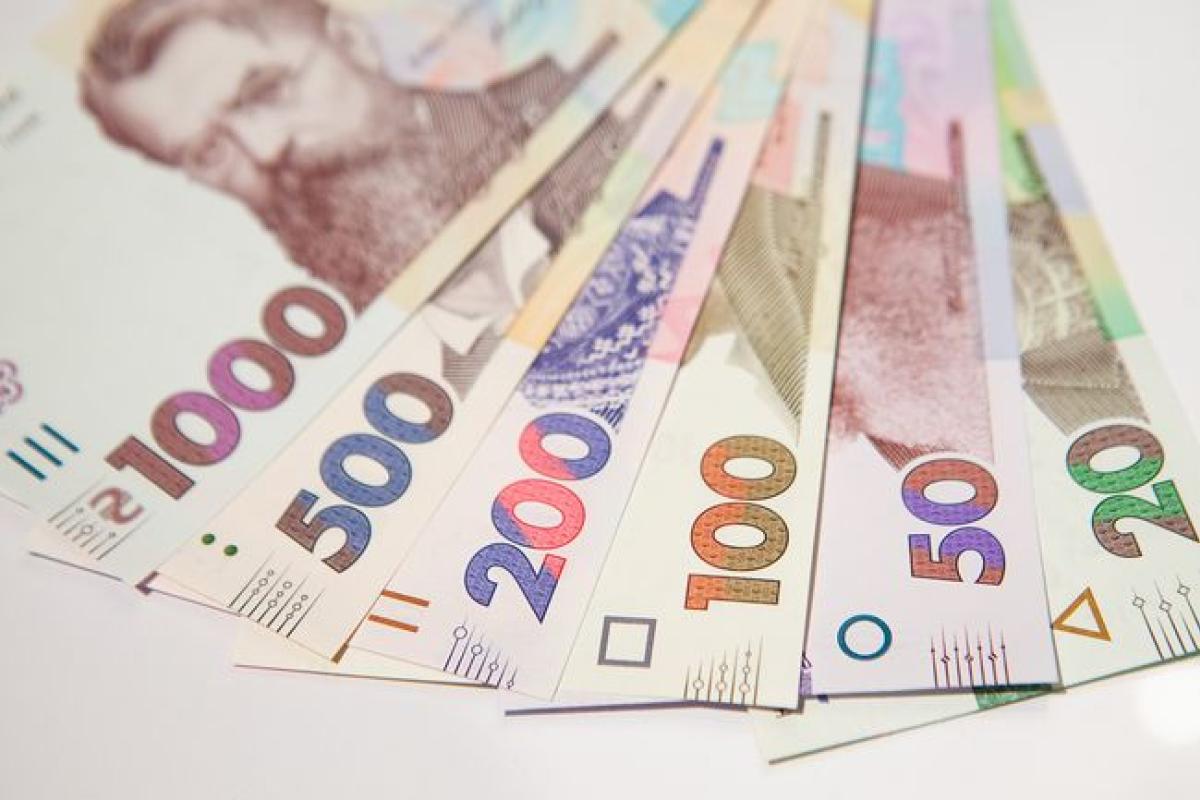 В Украине вводят в оборот новые банкноты 50 и 200 грн: как распознать подделку В Украине вводят в оборот новые банкноты 50 и 200 грн: как распознать подделку