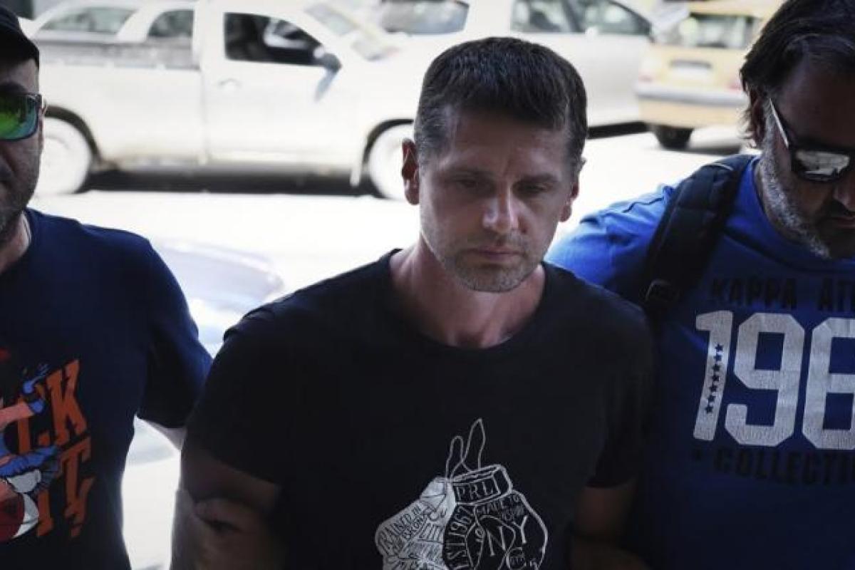 Арестованного в Греции российского хакера Винника экстрадировали во Францию Арестованного в Греции российского хакера Винника экстрадировали во Францию