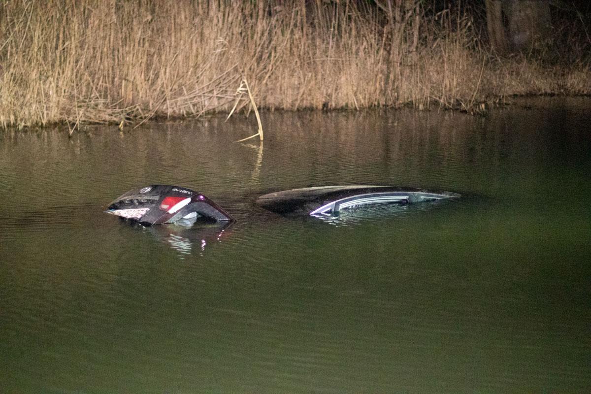 Под Киевом Hyundai упал в реку: в салоне авто находился 9-летний ребенок Под Киевом Hyundai упал в реку: в салоне авто находился 9-летний ребенок