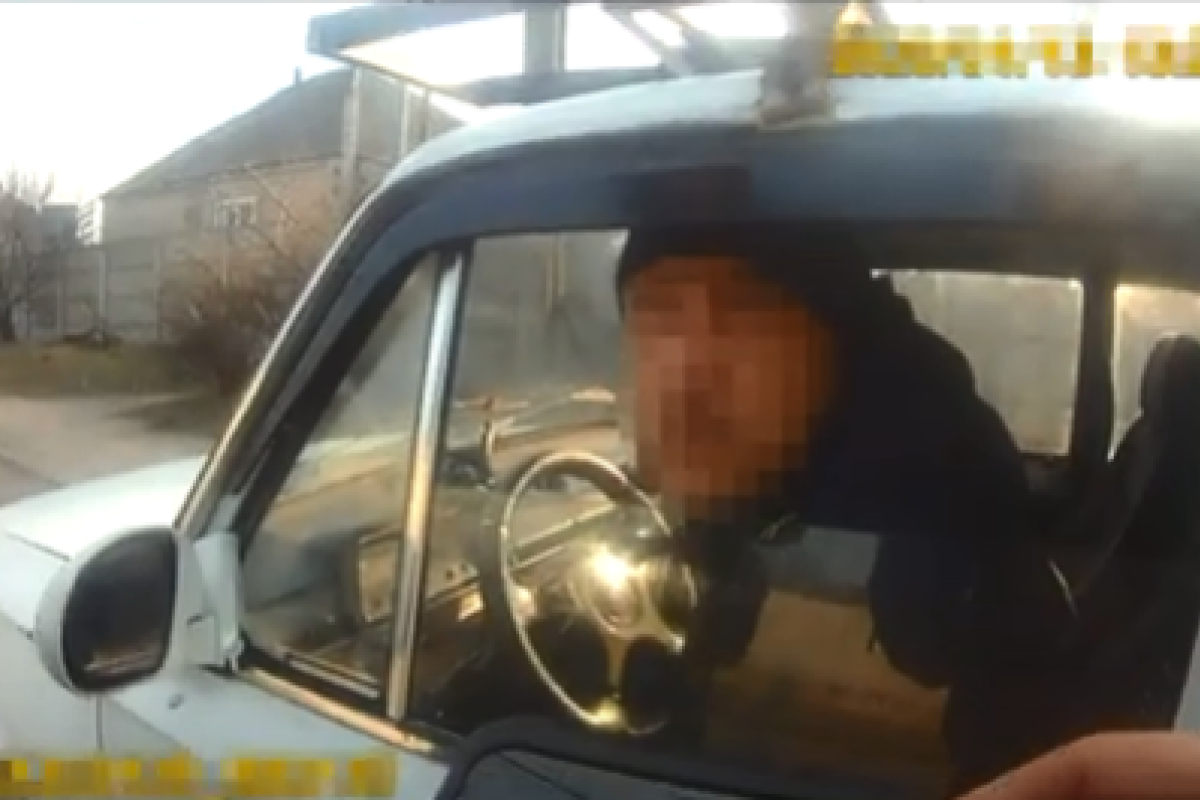 В Рубежном неистовый водитель на авто-призраке убегая от копов травмировал патрульного В Рубежном неистовый водитель на авто-призраке убегая от копов травмировал патрульного