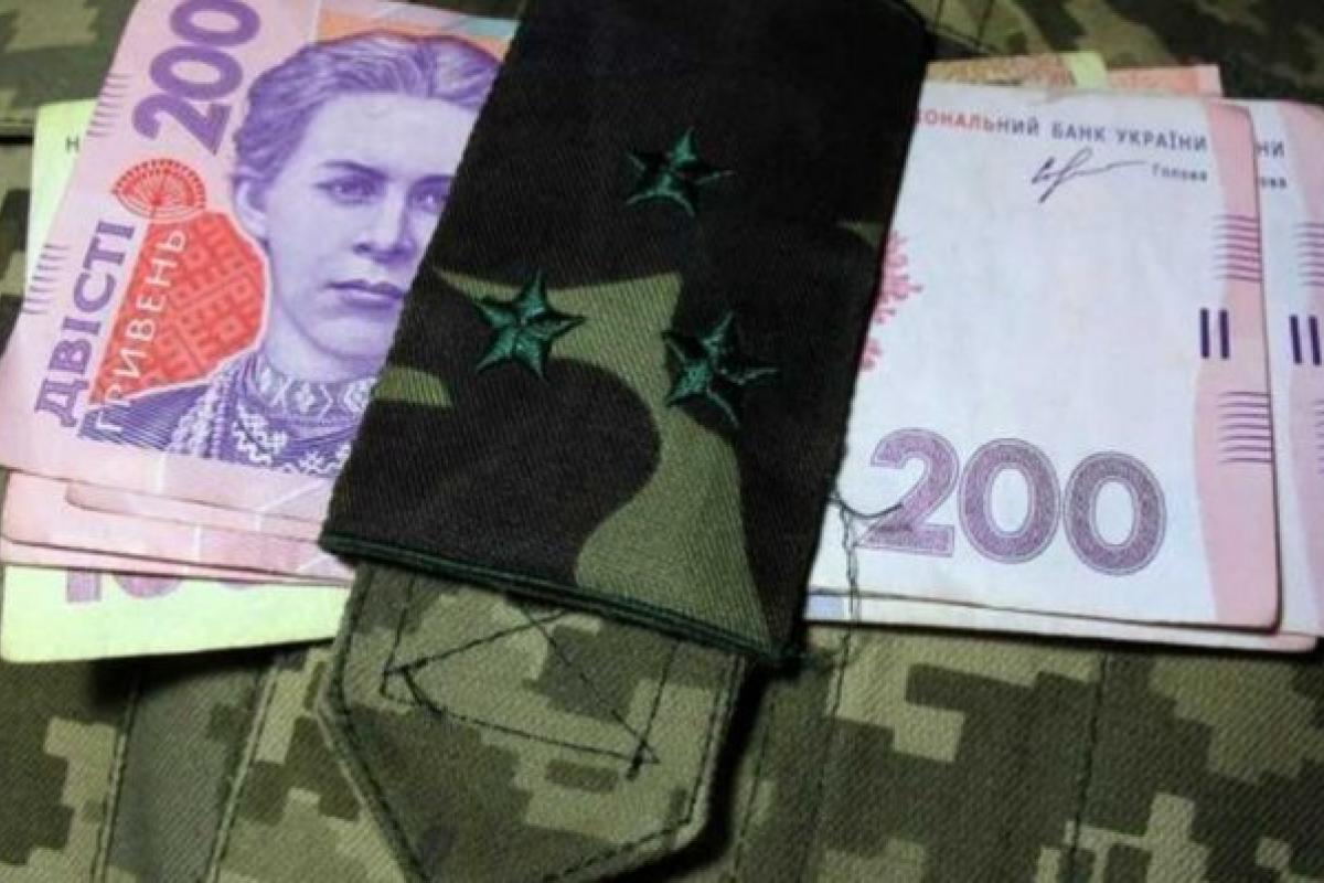 Военным пенсионерам пересчитают размер выплат: кому и насколько повысят пенсию Военным пенсионерам пересчитают размер выплат: кому и насколько повысят пенсию
