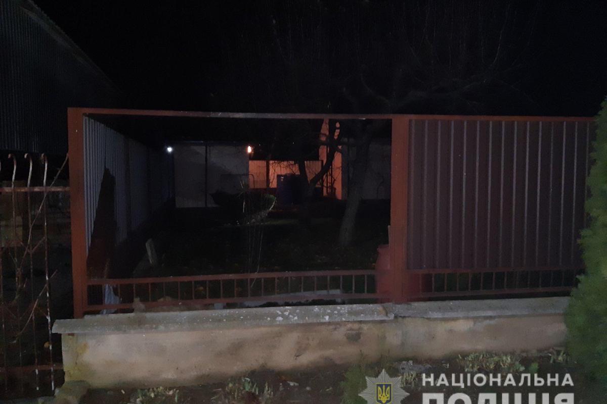 В Мукачево в новогоднюю ночь из гранатомета обстреляли частный дом В Мукачево в новогоднюю ночь из гранатомета обстреляли частный дом