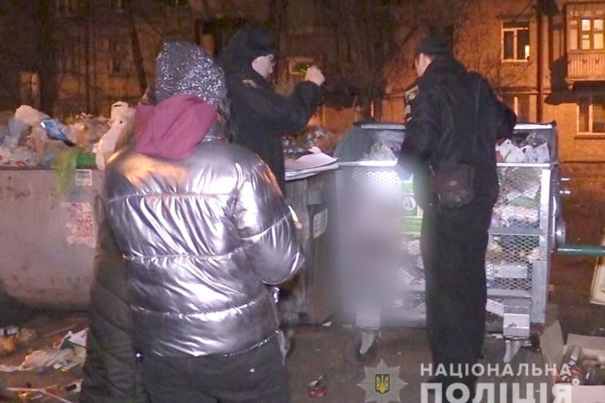 В Киеве в мусорном баке обнаружено тело новорожденного ребенка В Киеве в мусорном баке обнаружено тело новорожденного ребенка